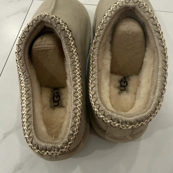 UGG Tasman Women’s Size 6, 7, 8 - Picture 3 of 5